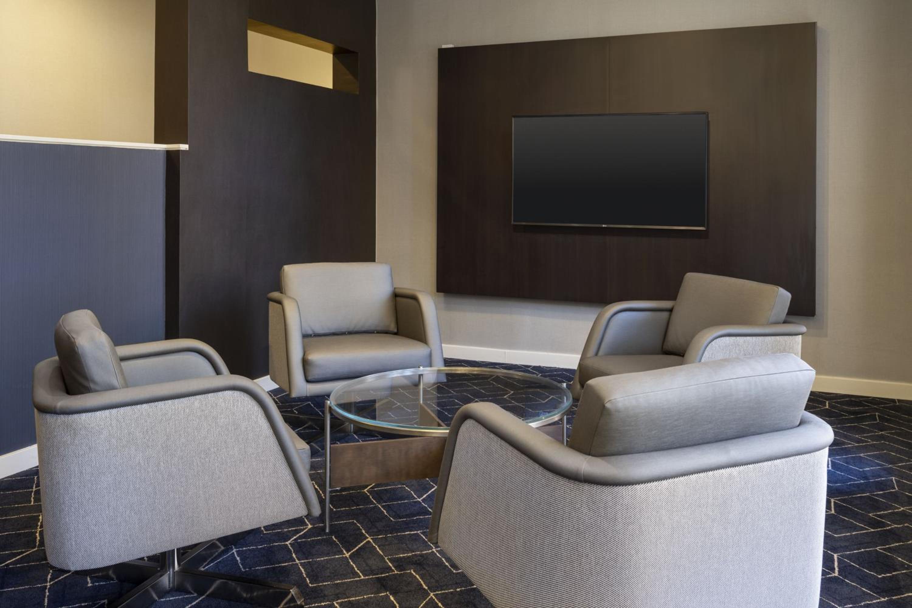 San Francisco Vacations - Courtyard by Marriott San Mateo Foster City - Property Image 2