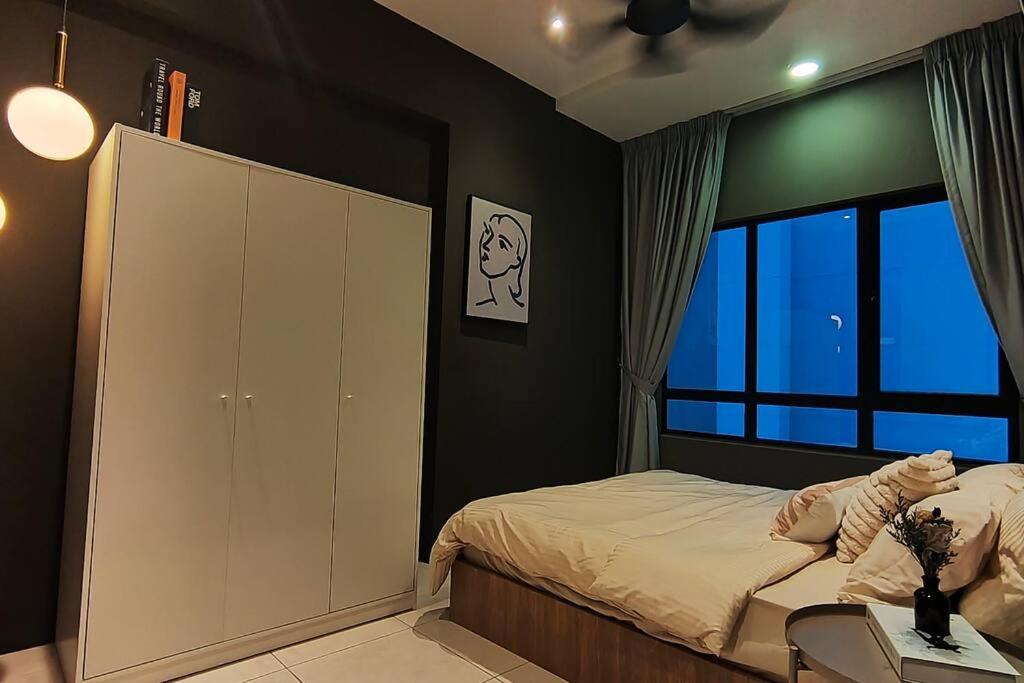 Earth Black Design 2pax 5min