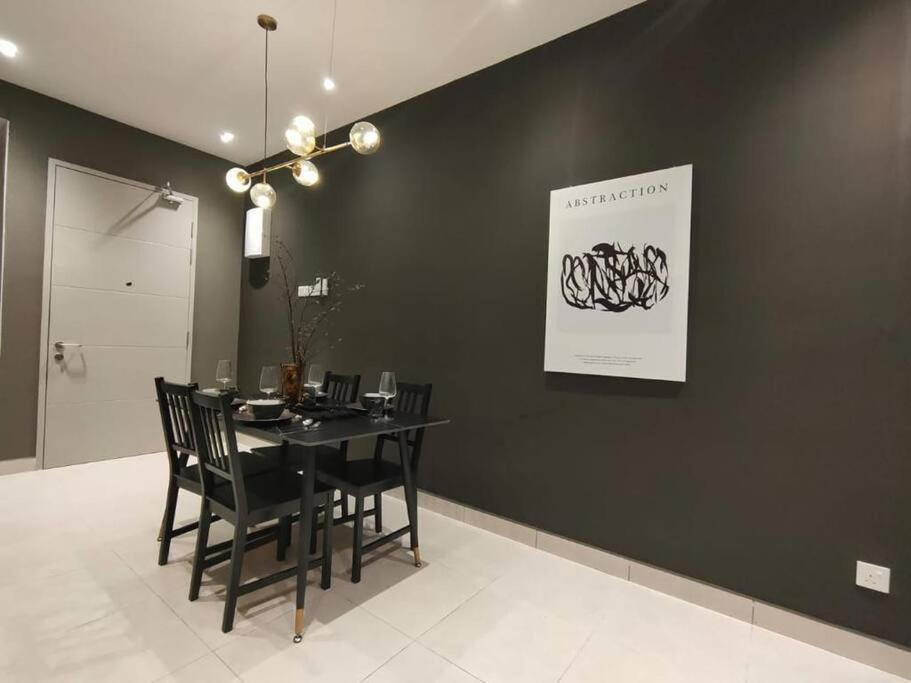 Magic Black Design 4 Pax 5Min To DesaPark City