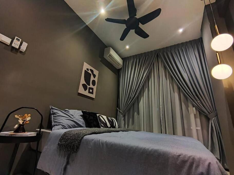 Magic Black Design 4 Pax 5Min To DesaPark City