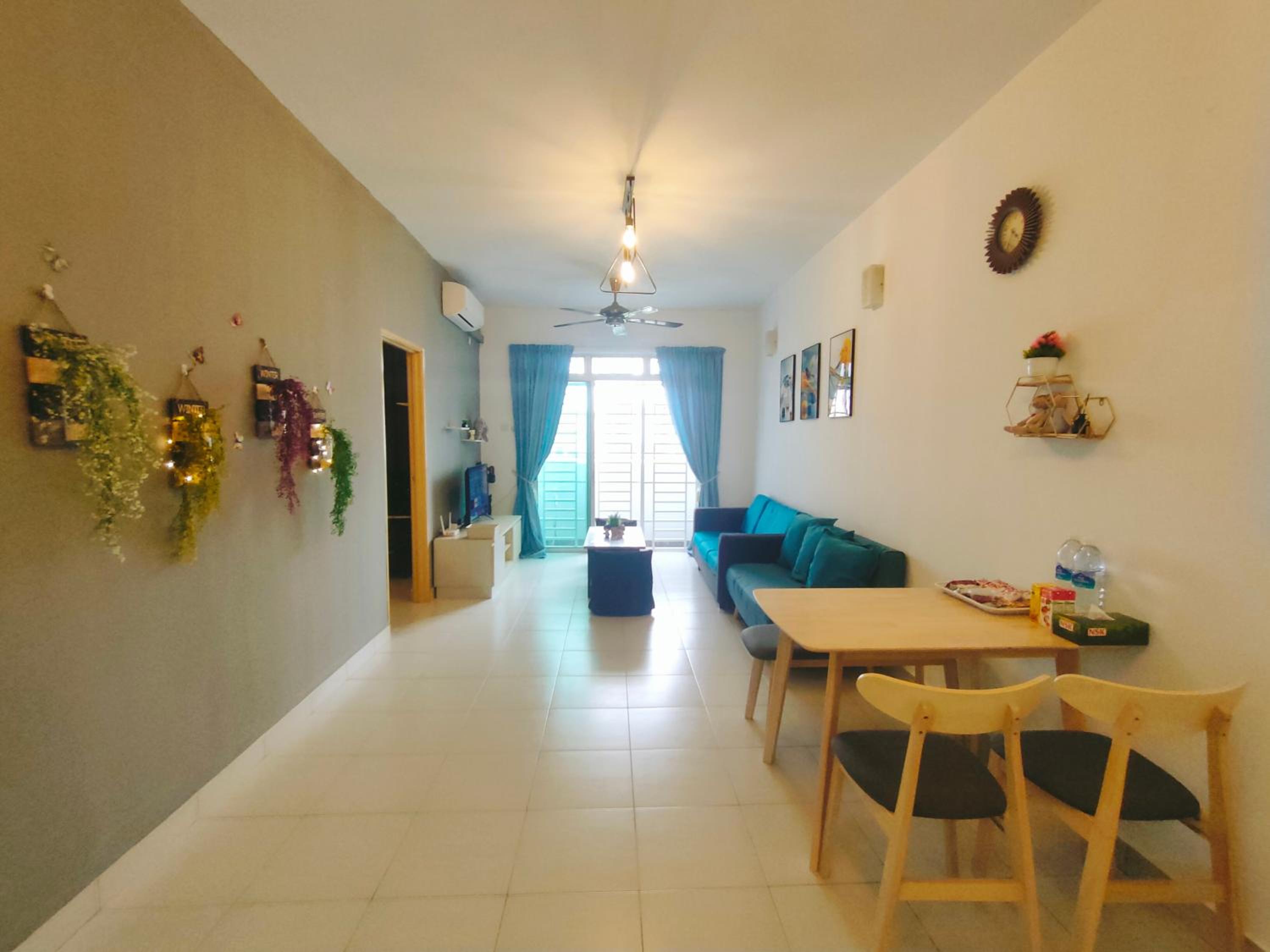 Maison Inn - Affordable Sleeps 6 to 13 near Tebrau AEON & Toppen