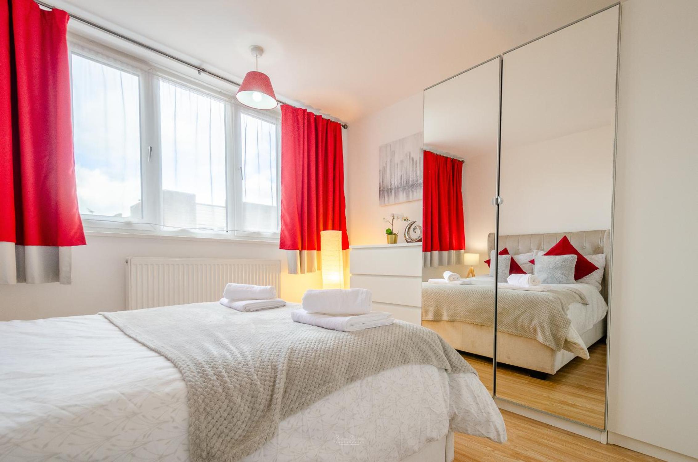 Large 1BR with Sofa Bed near O2, ExCeL and Canning Town, Fast WiFi