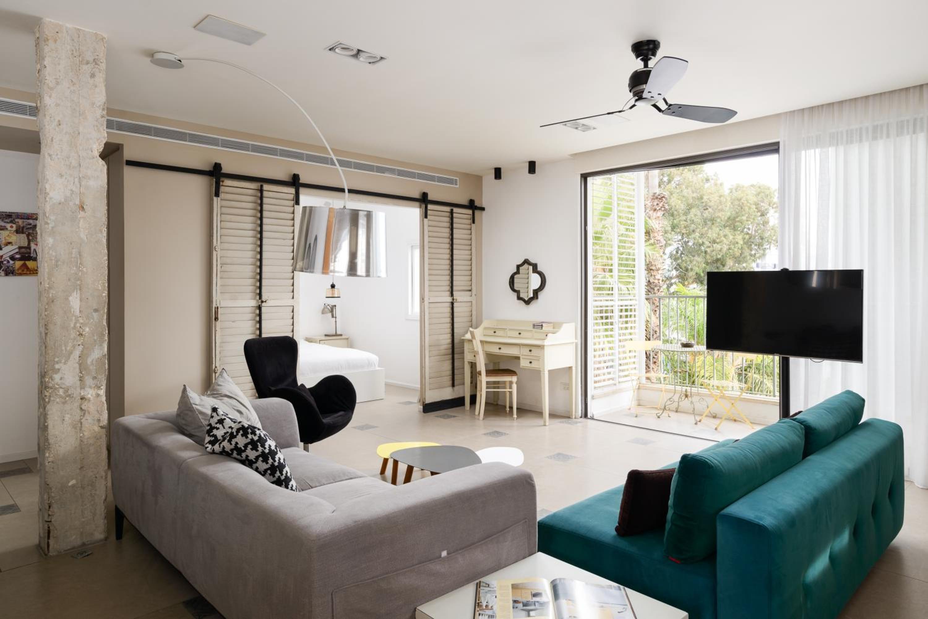 Miklat City Center Apt With Open View By Feelhome view 4