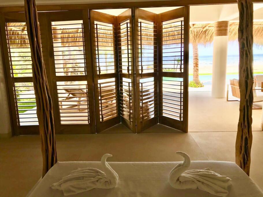 Casa Mona - Beachfront Luxury Villa view 5