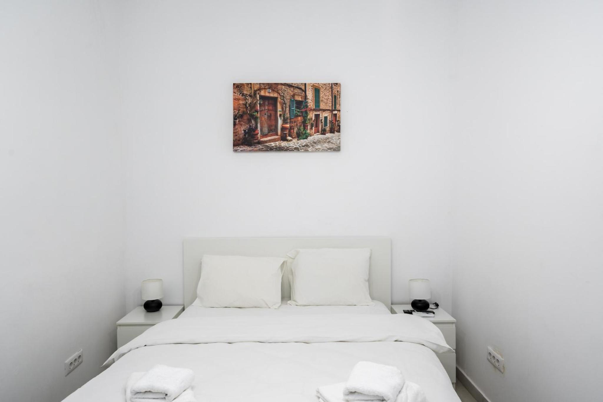 Urban Walls Apartments 5C view 3