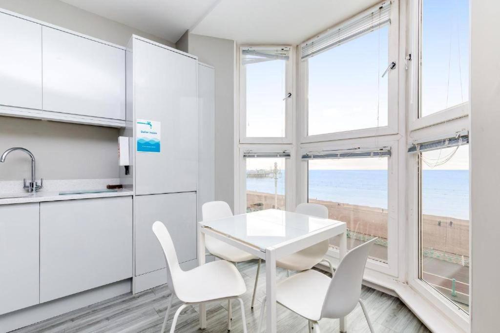 FLASH SALE Brighton City Centre Seafront 1 Bedroom Flat BN141KIN05 view 2