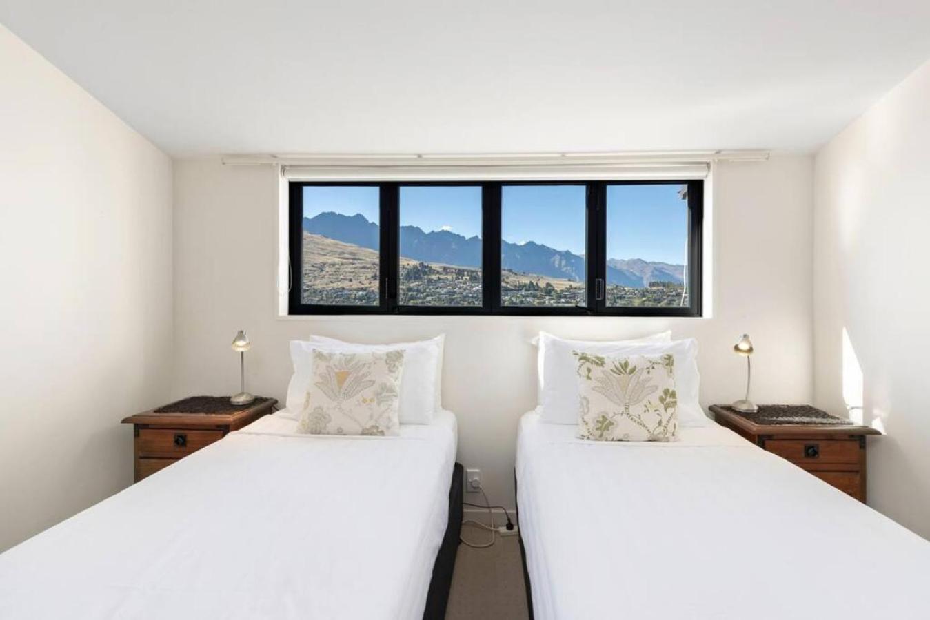 255 on the Lake Queenstown view 2