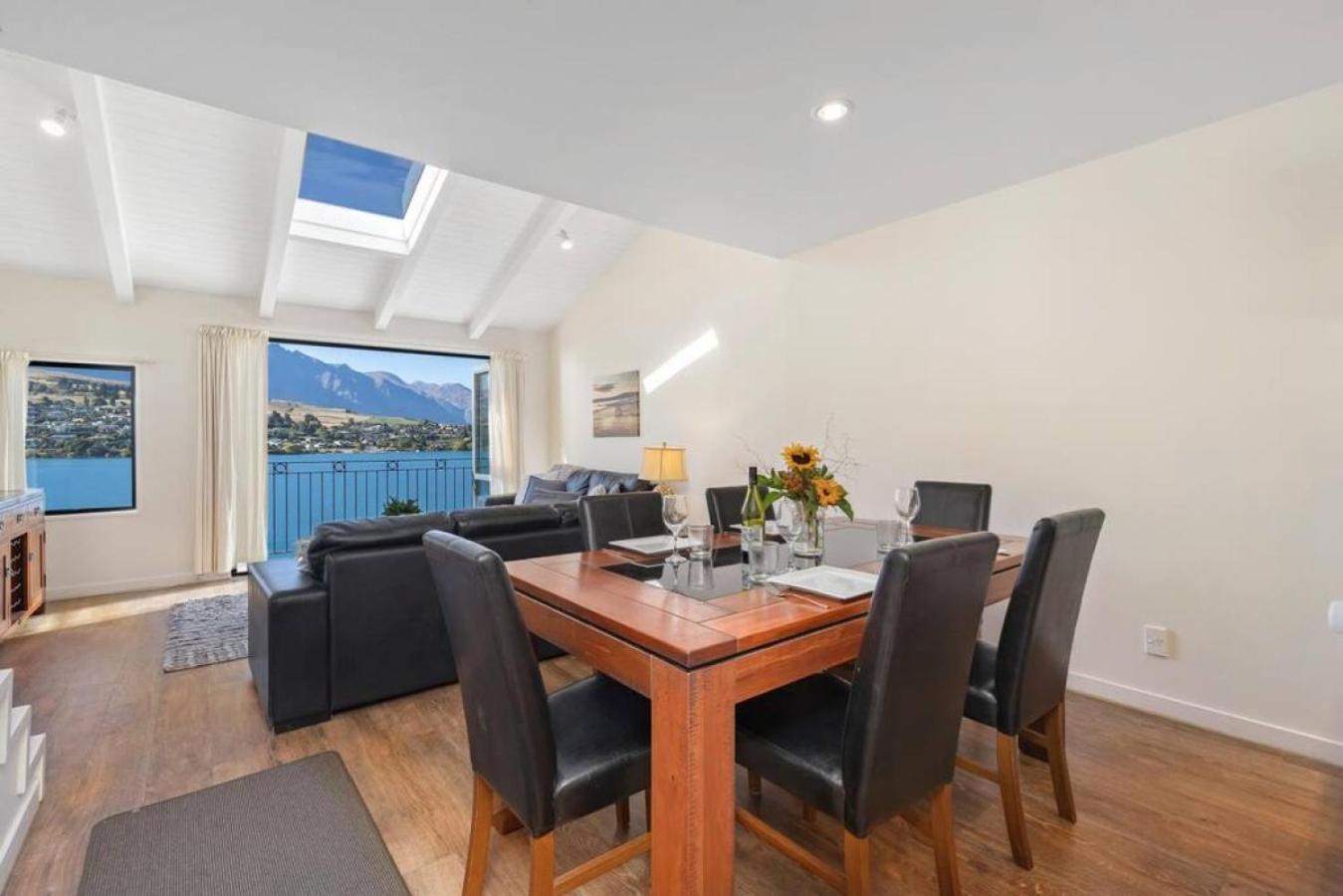 255 on the Lake Queenstown view 4