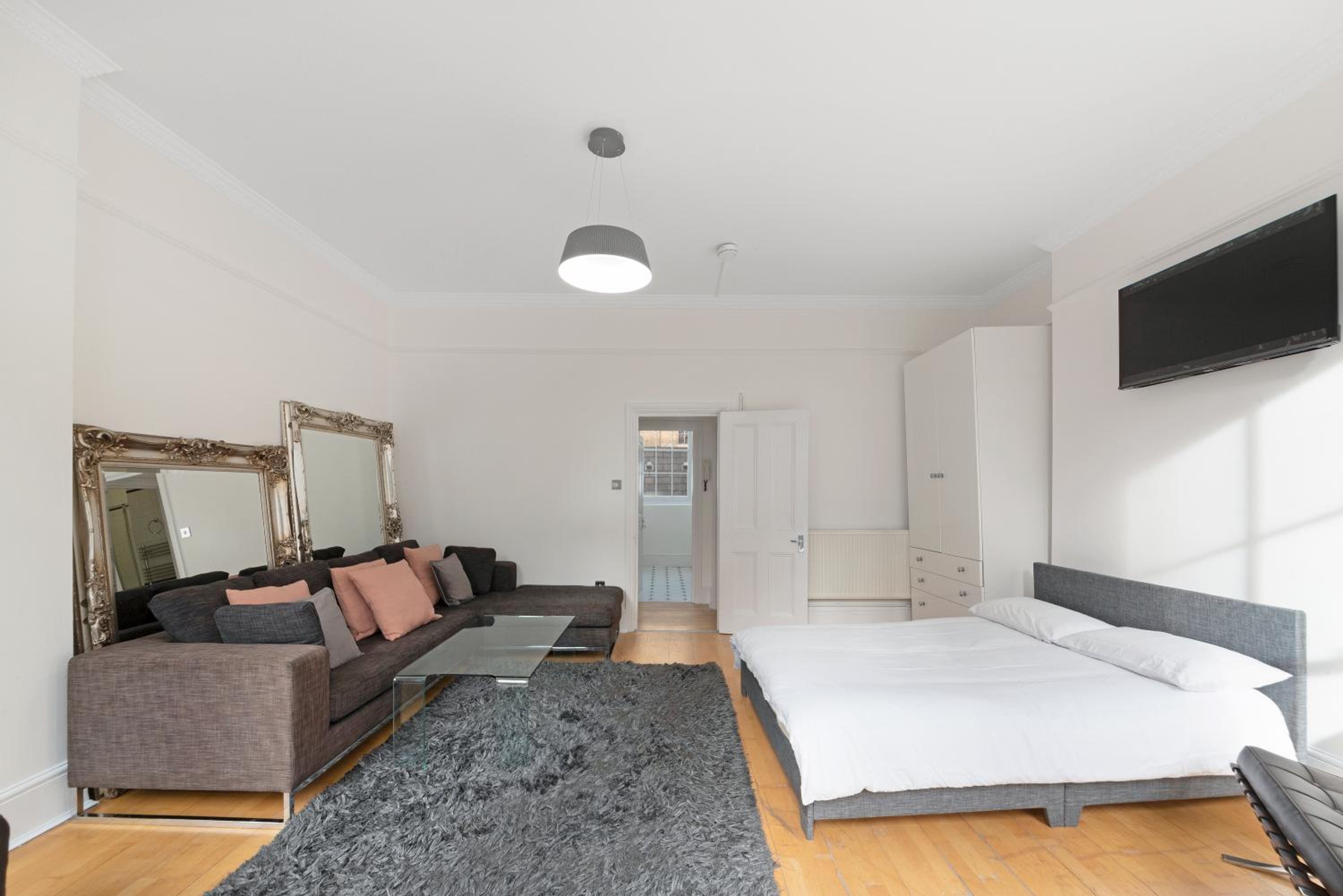 Exclusive Mayfair Apartment Suite view 2