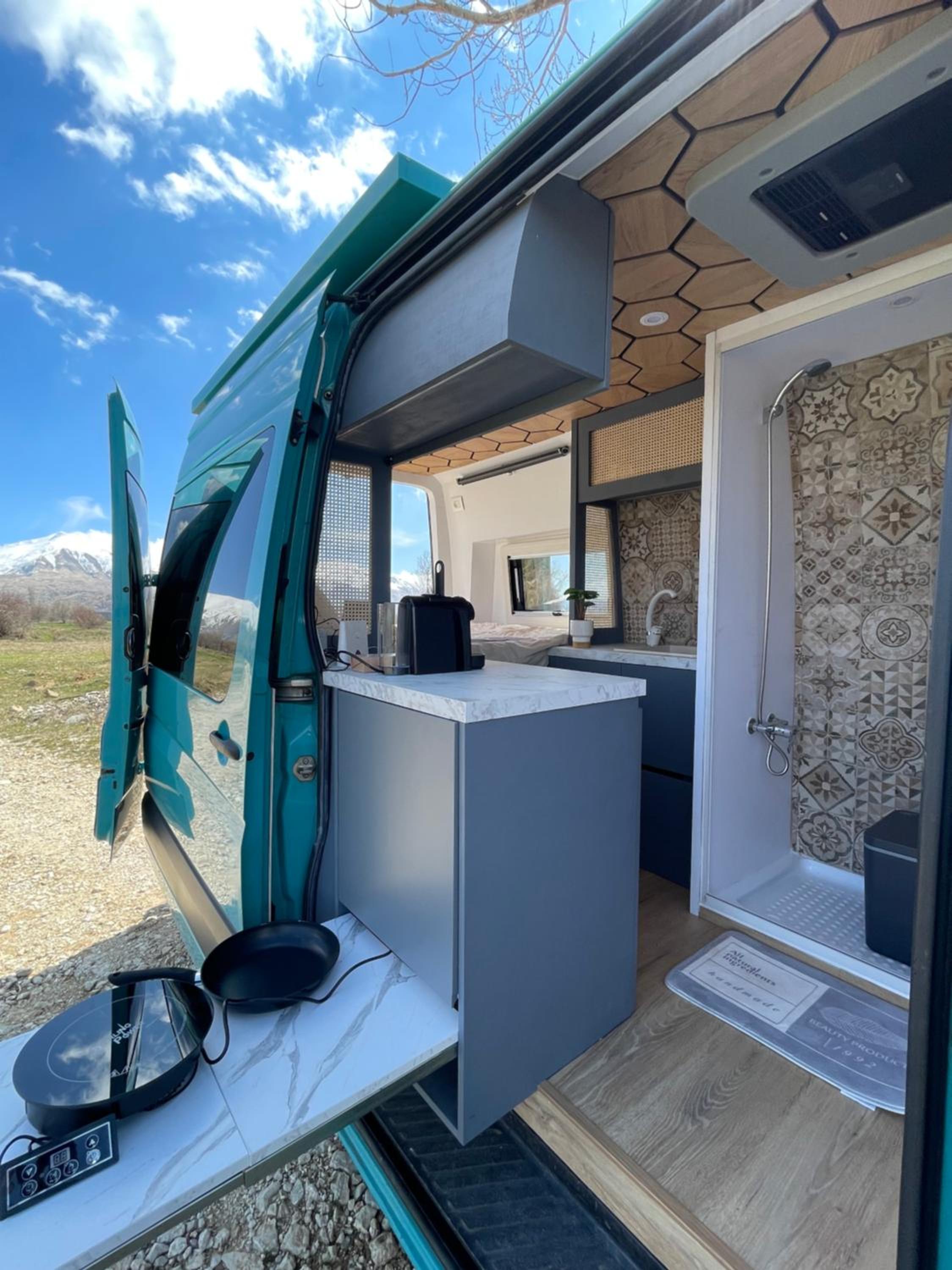 ALvanTURE Premium Camper The Father
