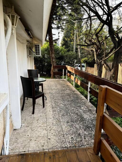 Patio Apartment with BBQ and parking