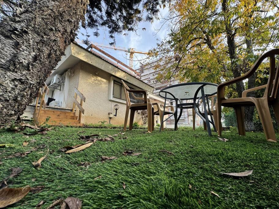 Patio Apartment with BBQ and parking