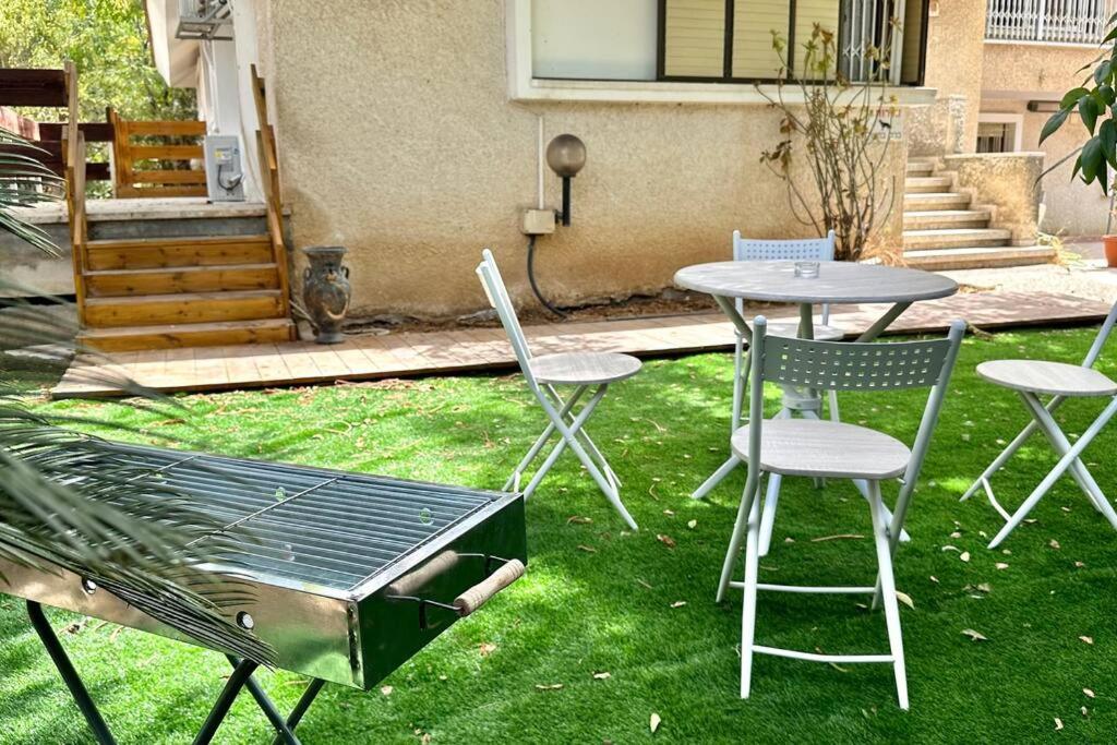 Patio Apartment with BBQ and parking