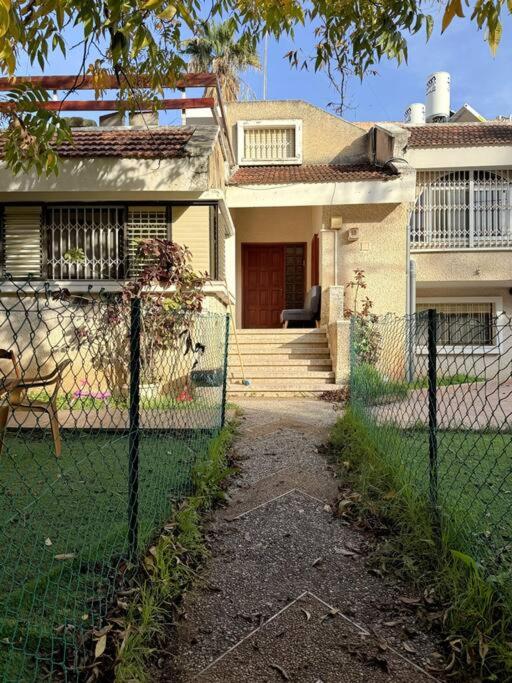 Patio Apartment with BBQ and parking