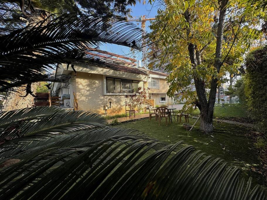 Patio Apartment with BBQ and parking