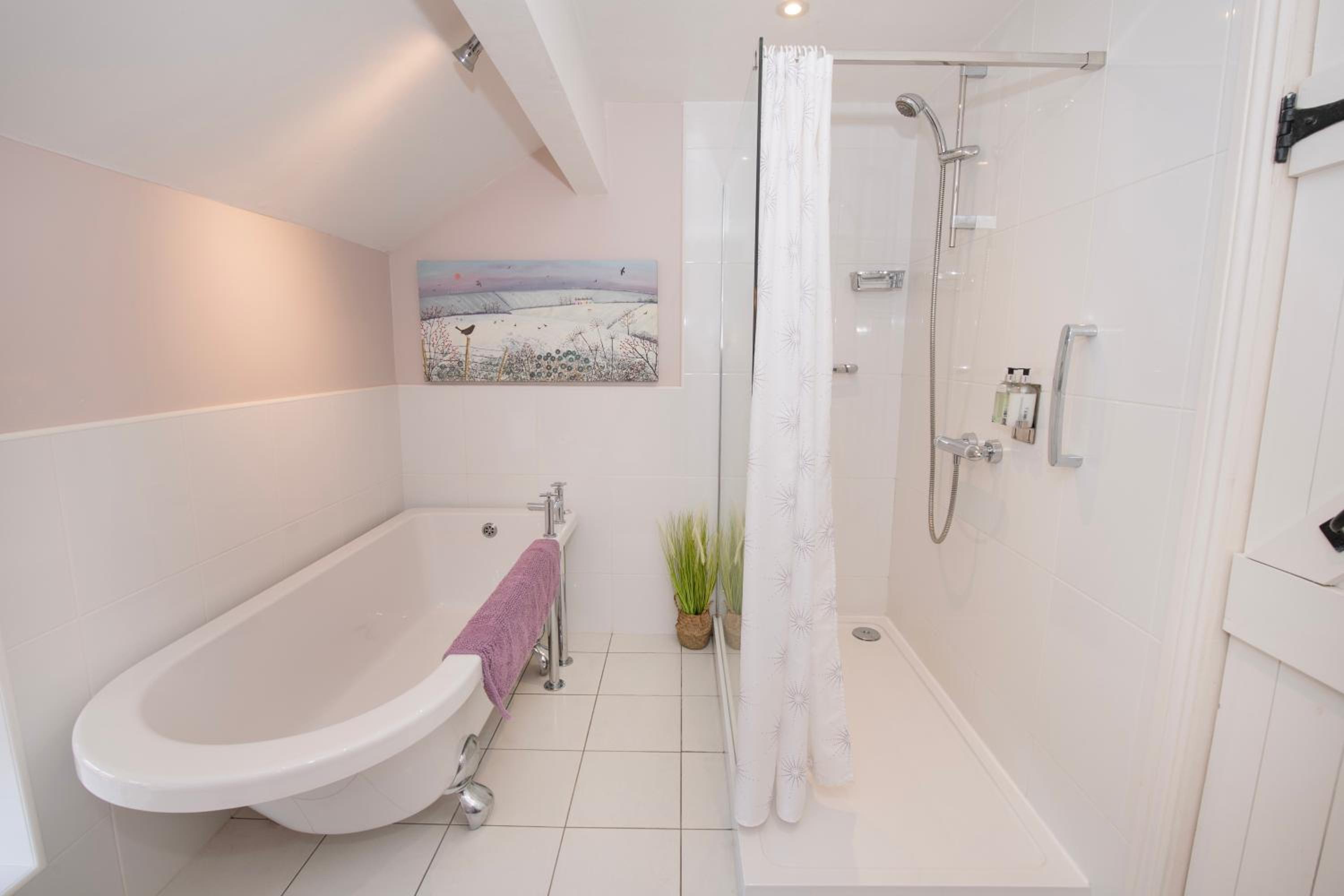 Serene Yorkshire Wolds Cottage Sleeps 6 EV