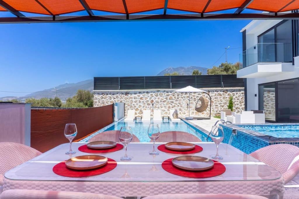 Villa Şira