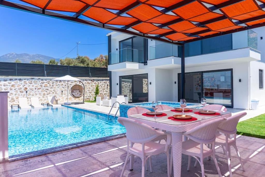 Villa Şira