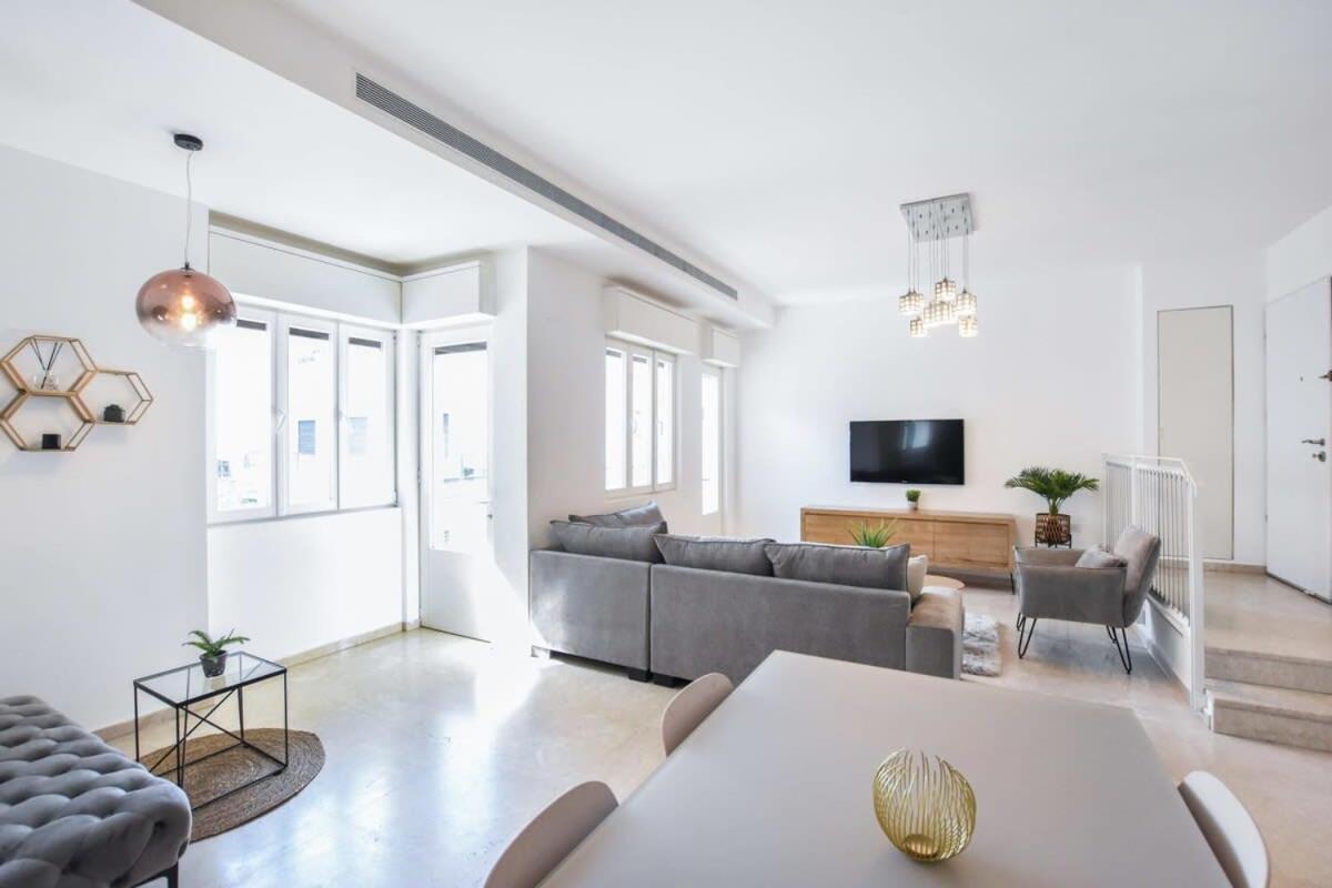 Luxury 2BR Bauhaus on the beach by HolyGuest view 4