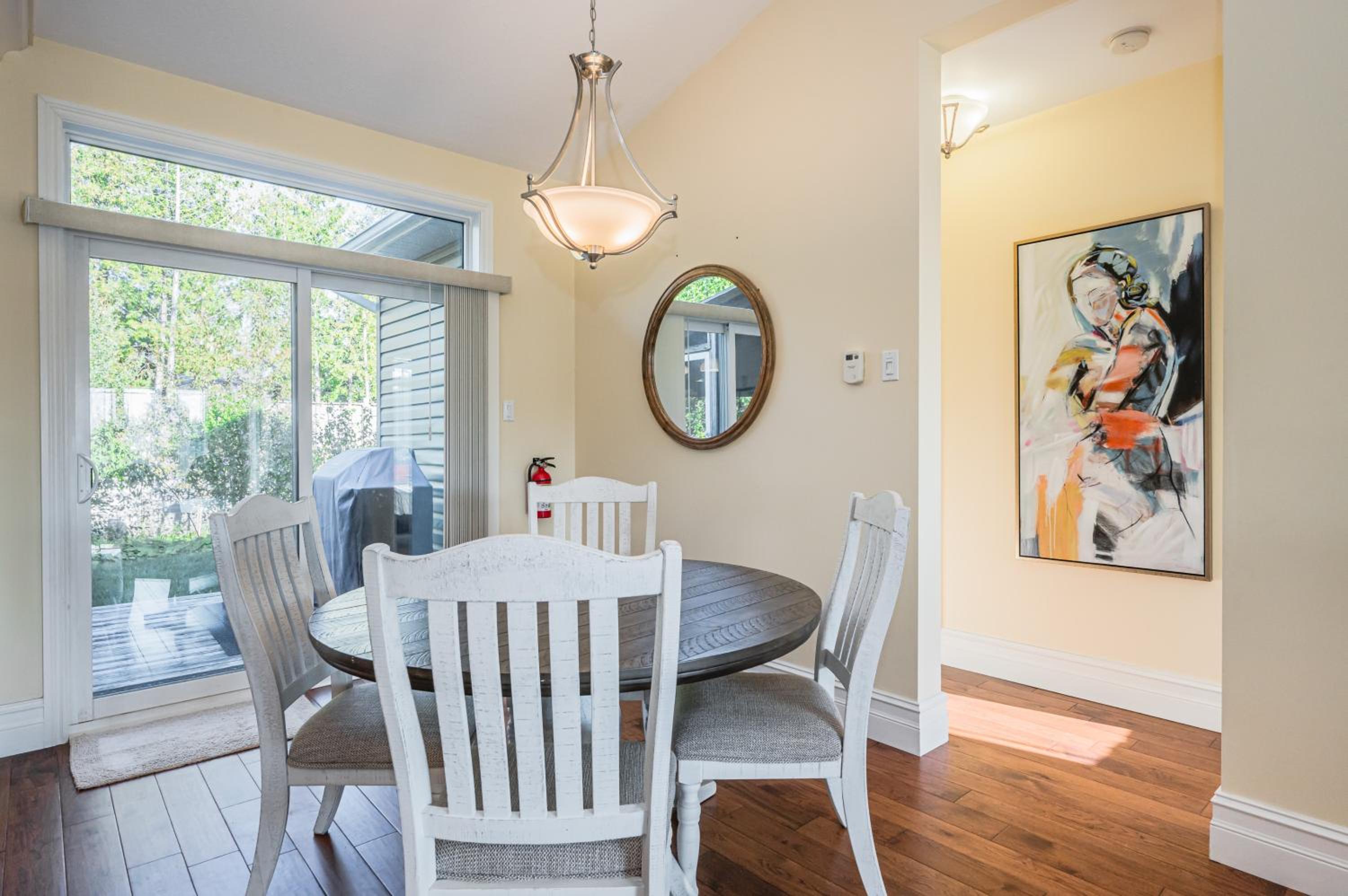 Craftsman cottage with hot tub near beach
