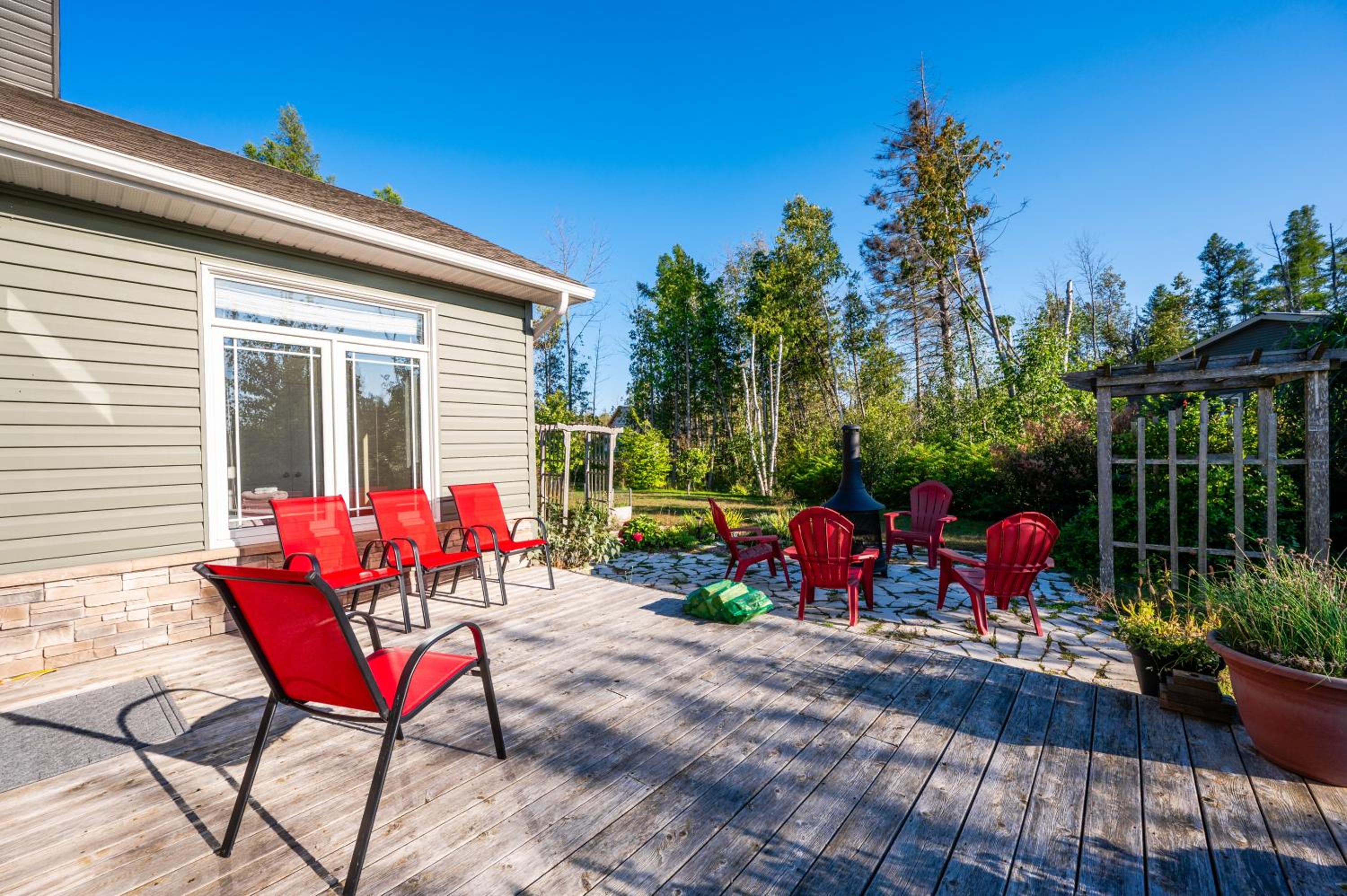 Craftsman cottage with hot tub near beach