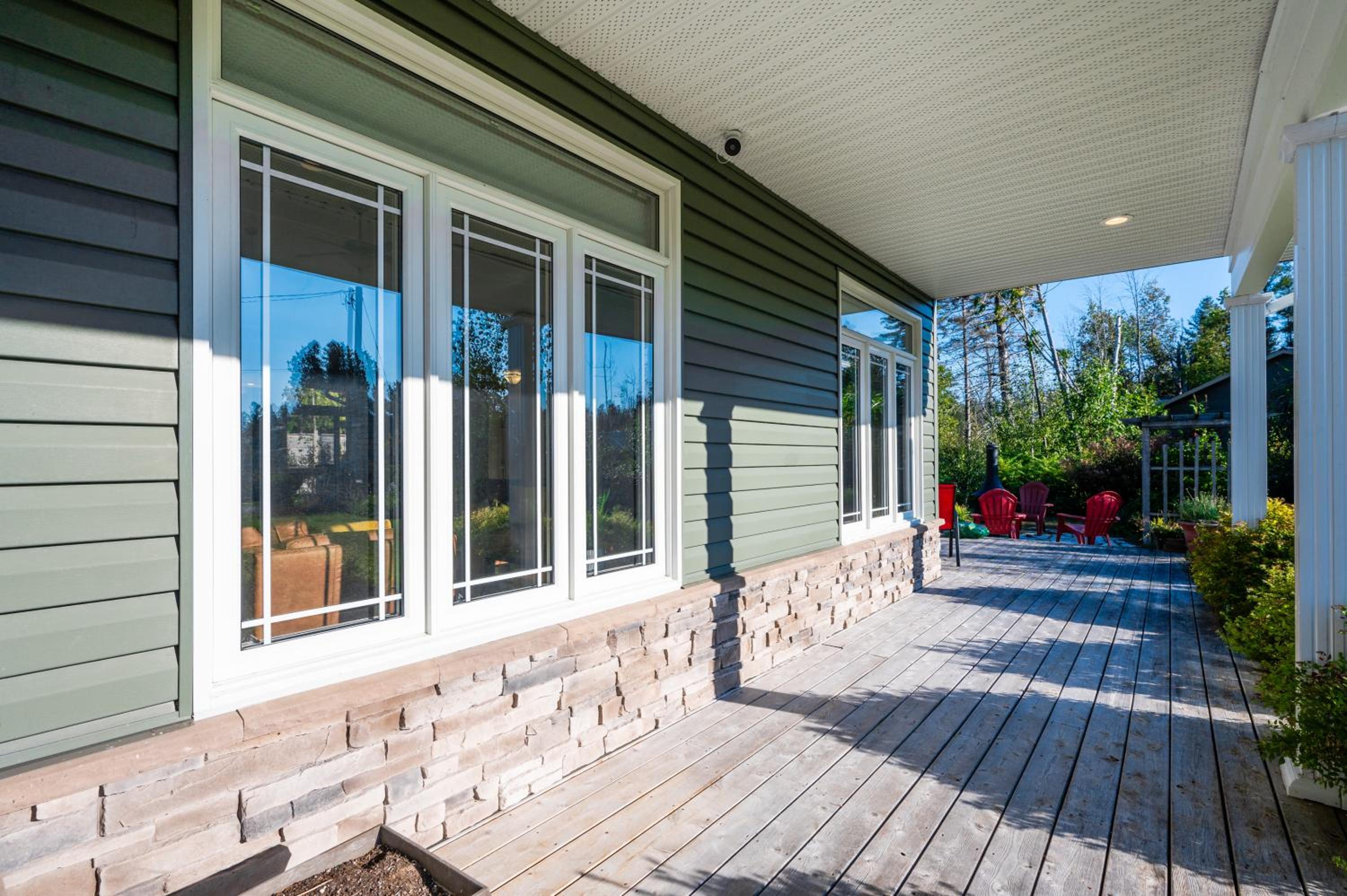 Craftsman cottage with hot tub near beach