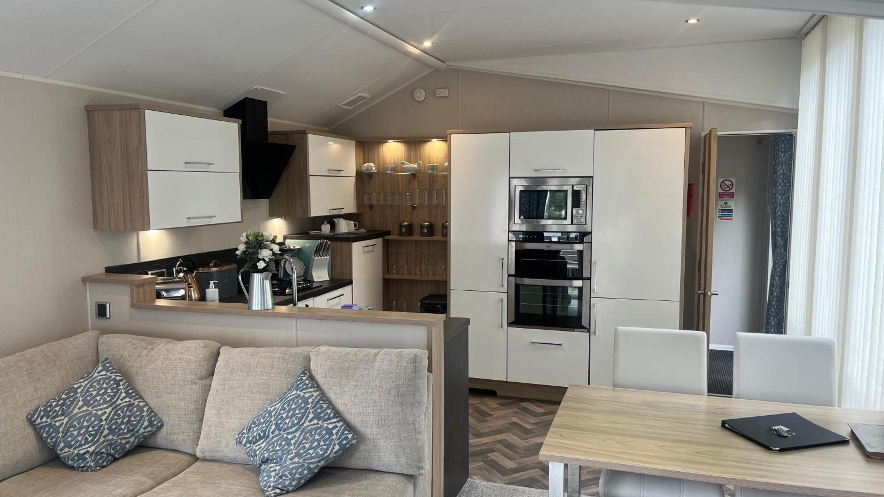 Cosy 3-Bed hot tub Lodge in Pr3 view 2