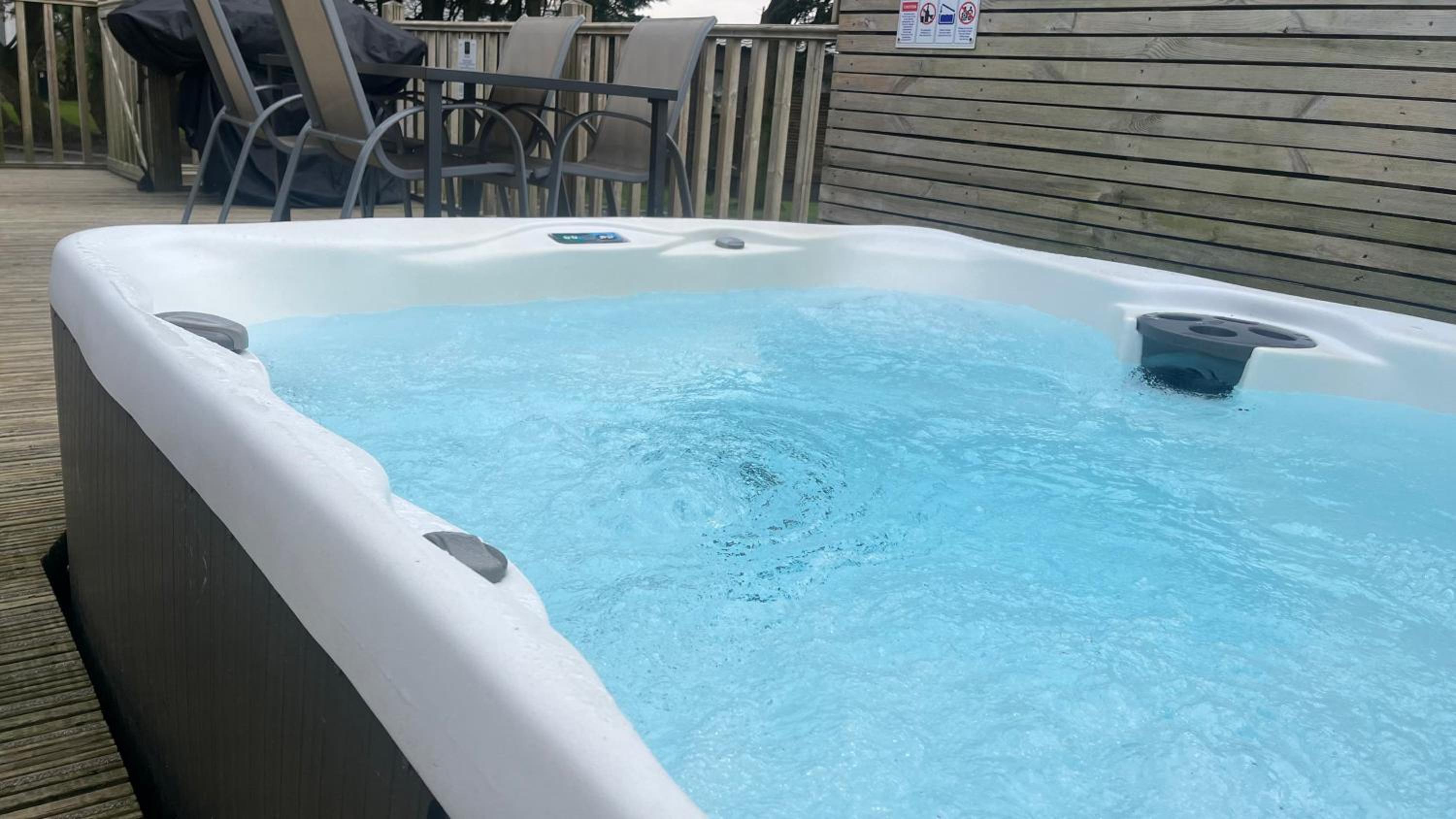 Pet Friendly 2-Bed Lodge near Preston & Blackpool view 5