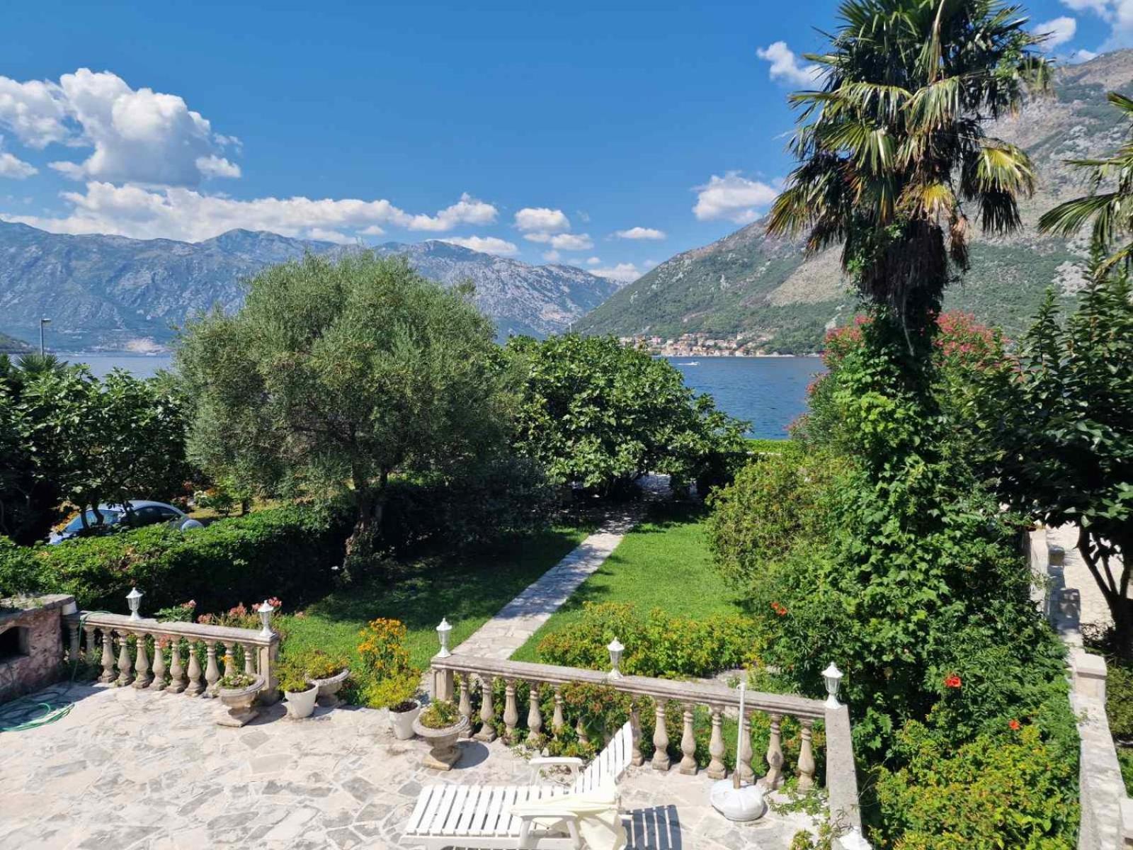 Oliva sea side guest house