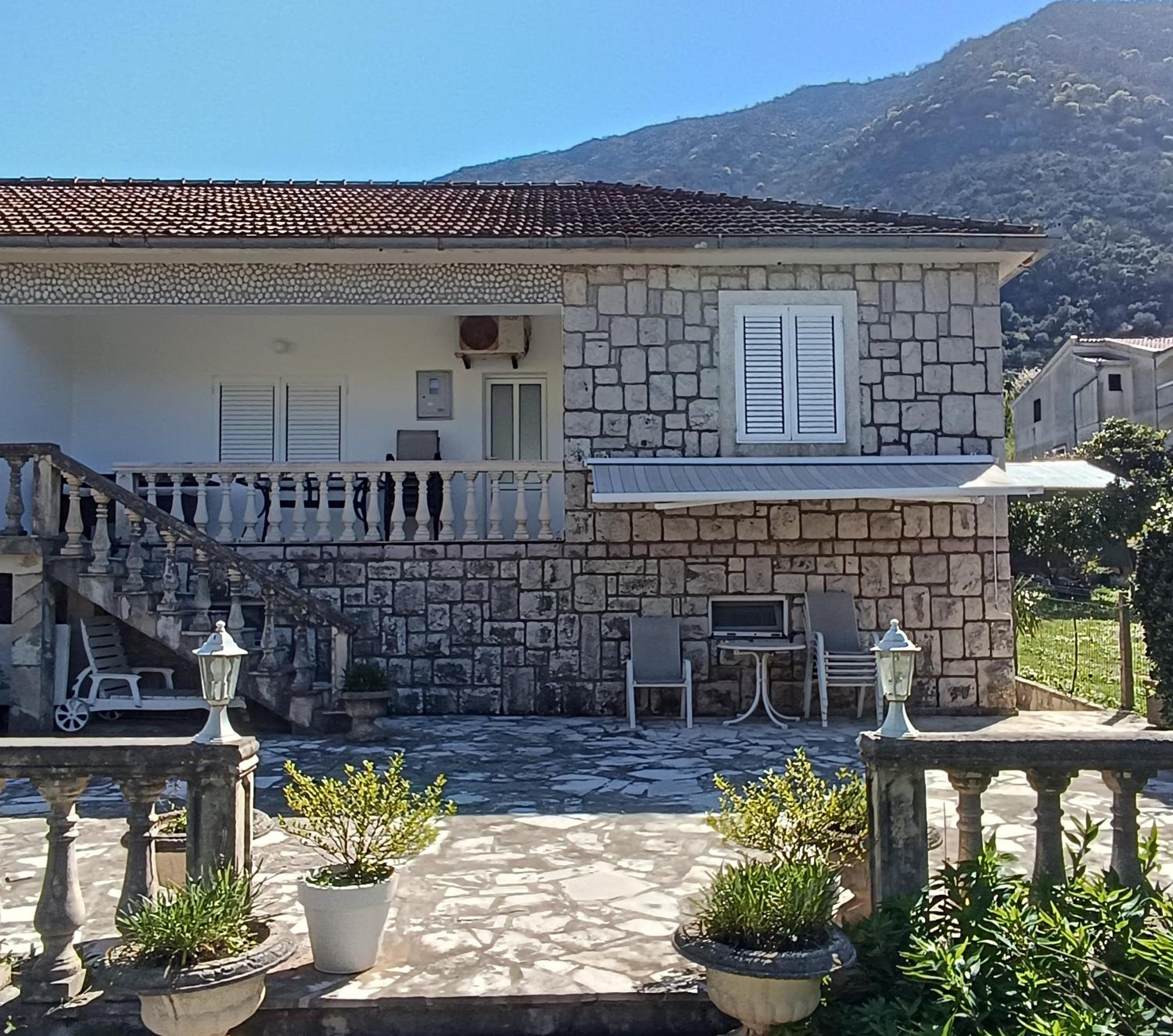 Oliva sea side guest house