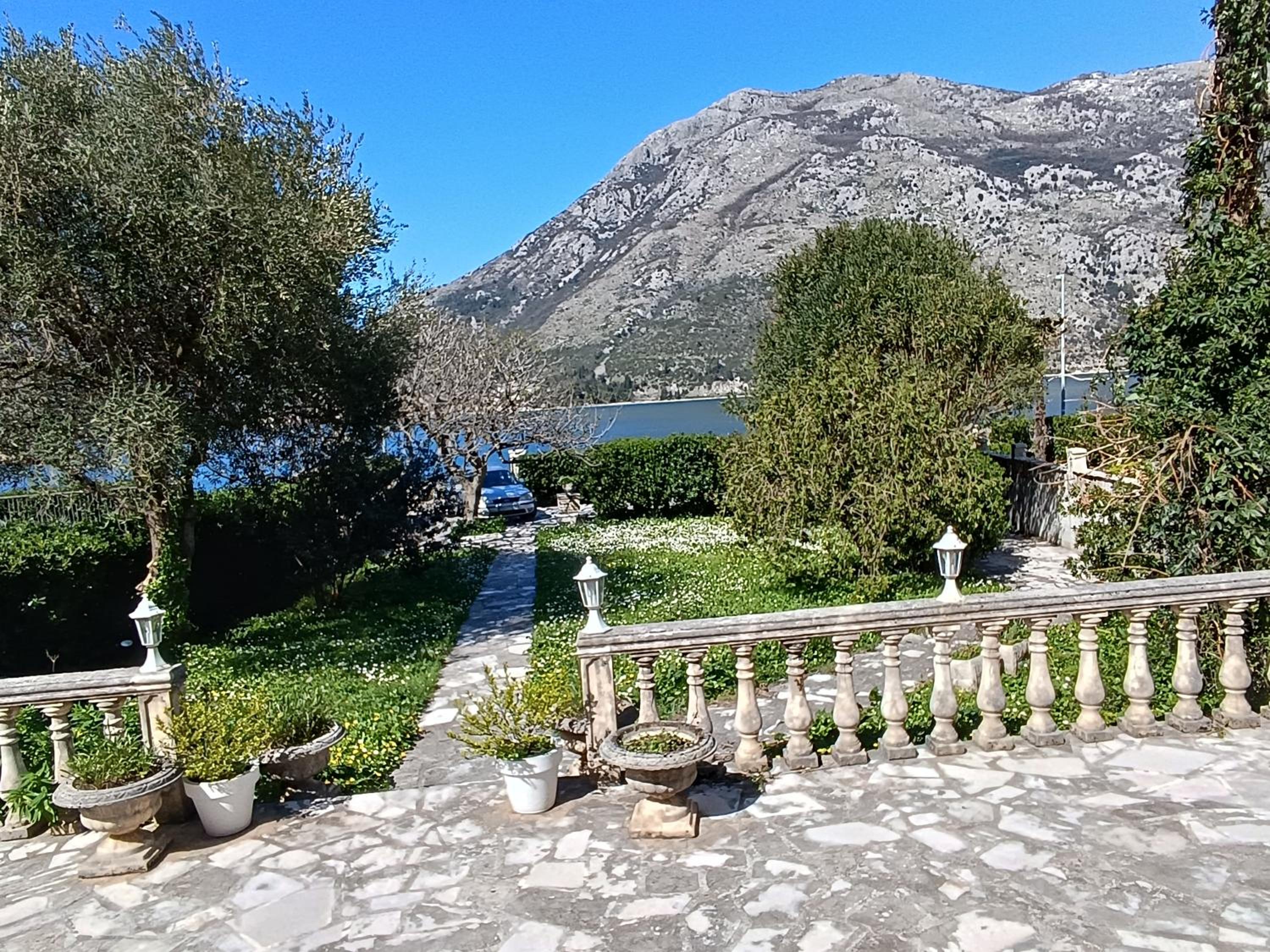 Oliva sea side guest house