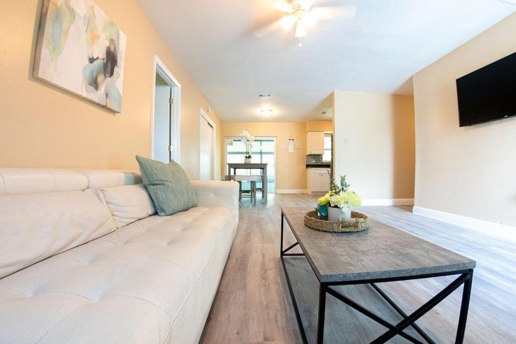 Delray Family House With Hot Tub