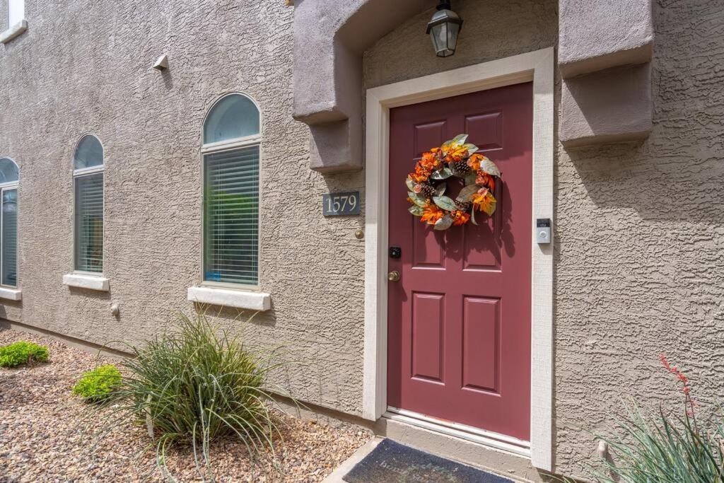 Luxurious 2-Bed/2.5 Bath Townhome view 2