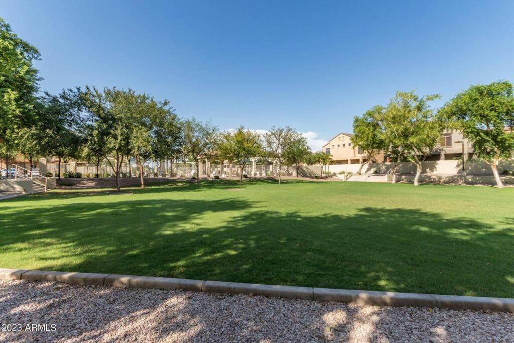 Luxurious 2-Bed/2.5 Bath Townhome view 4