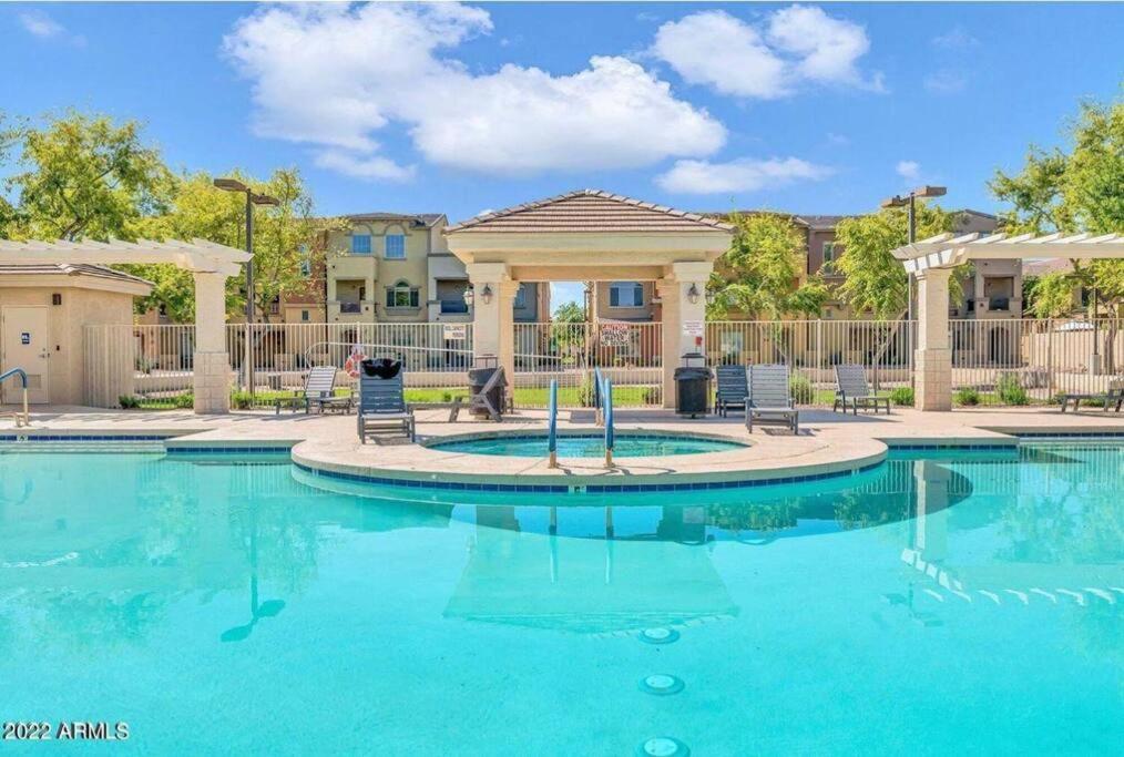 Luxurious 2-Bed/2.5 Bath Townhome view 5