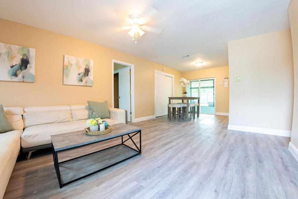 Delray Family House With Hot Tub