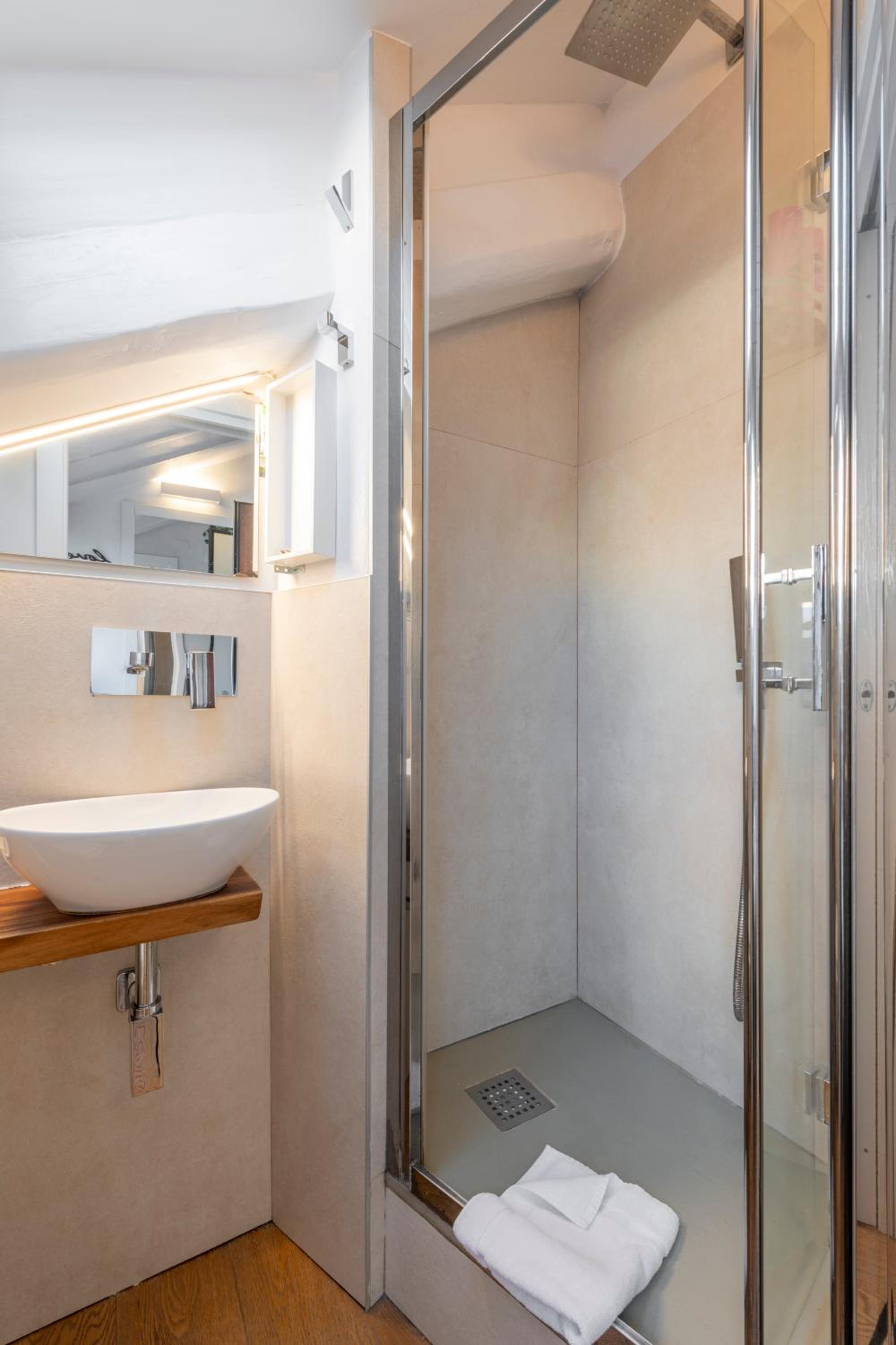 Bright mini studio in the heart of Milan
