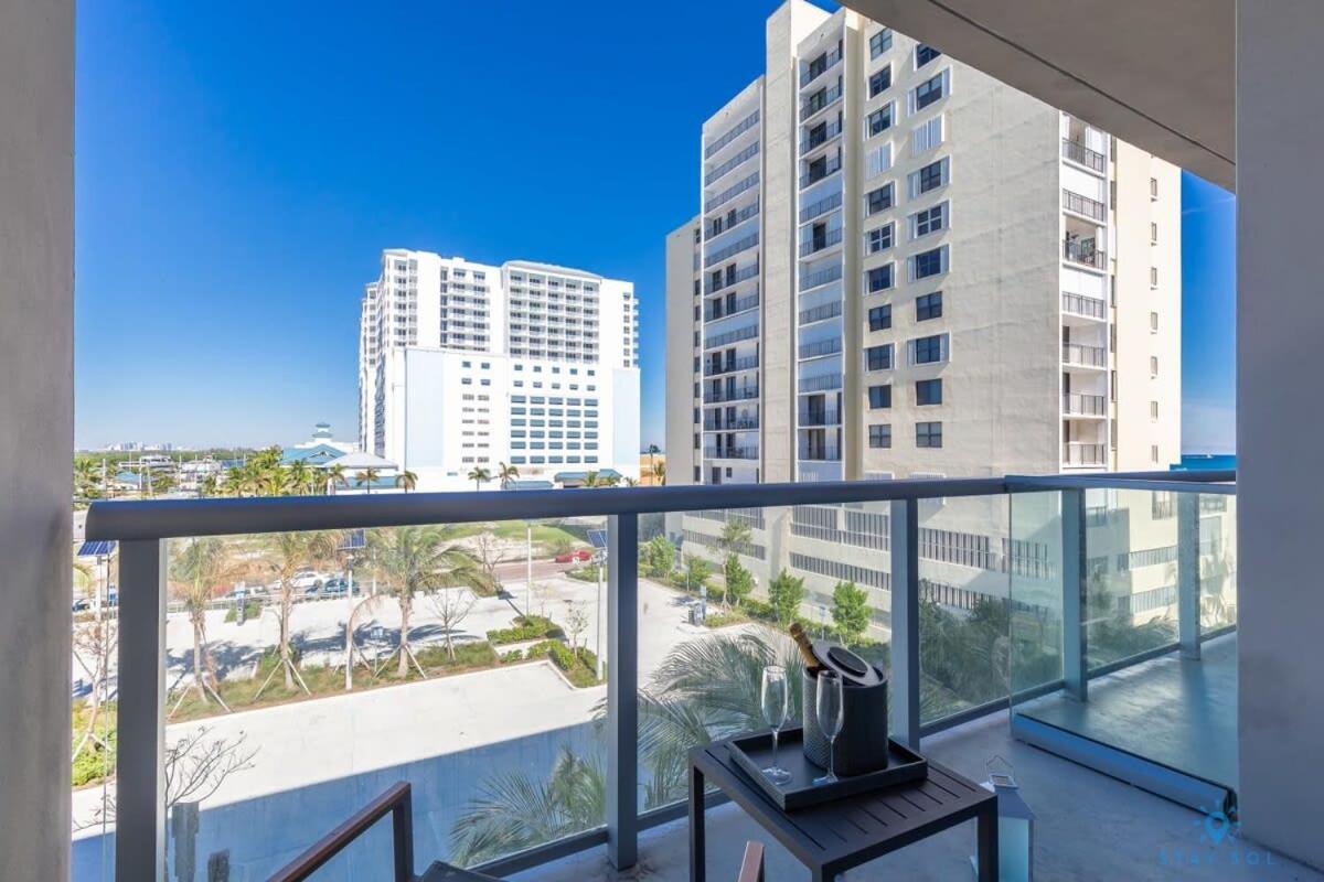 Hotel Rooftop Pool- Gym - Hollywood Beach Broad - walk - Image 1