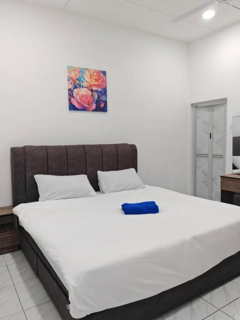 Favourite Homestay Melaka - 8Pax,4BR,4Bath photo 4