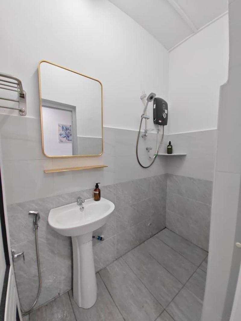 Favourite Homestay Melaka - 8Pax,4BR,4Bath photo 6