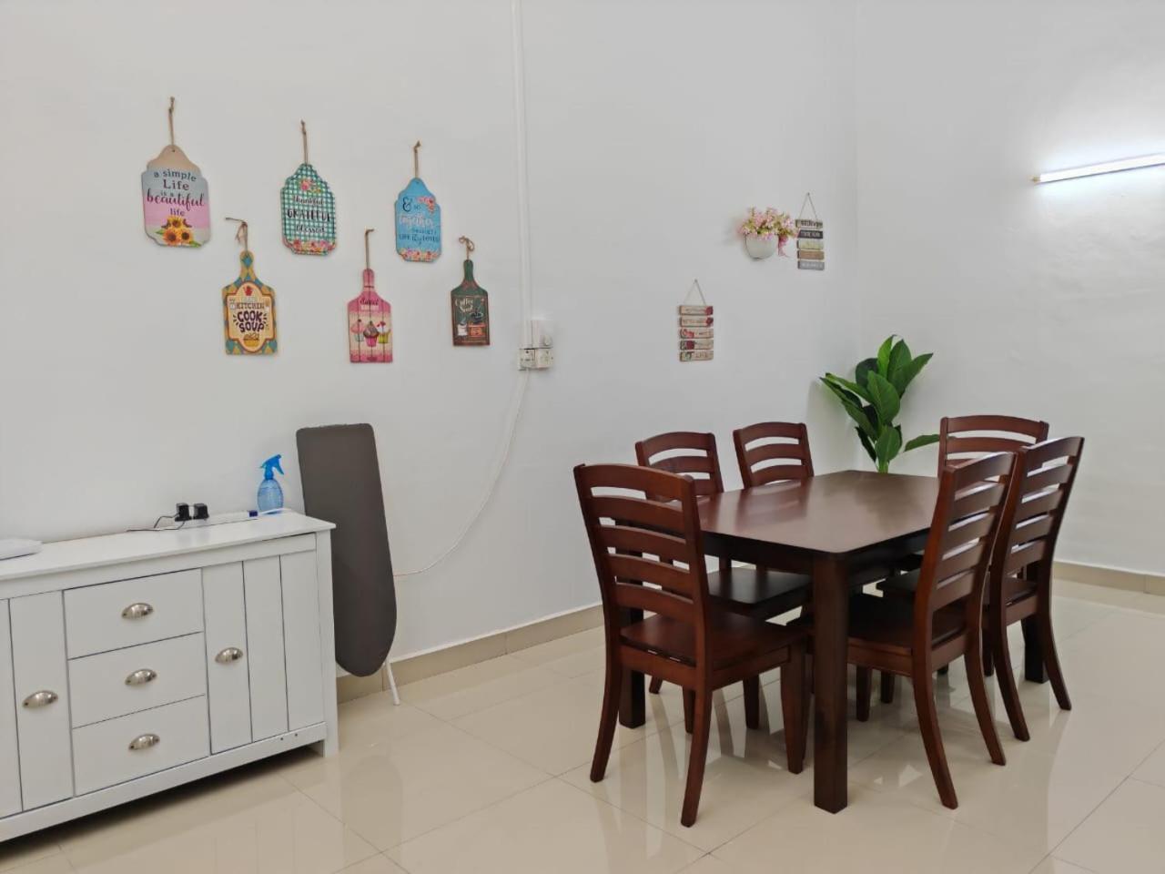 Favourite Homestay Melaka - 8Pax,4BR,4Bath photo 2