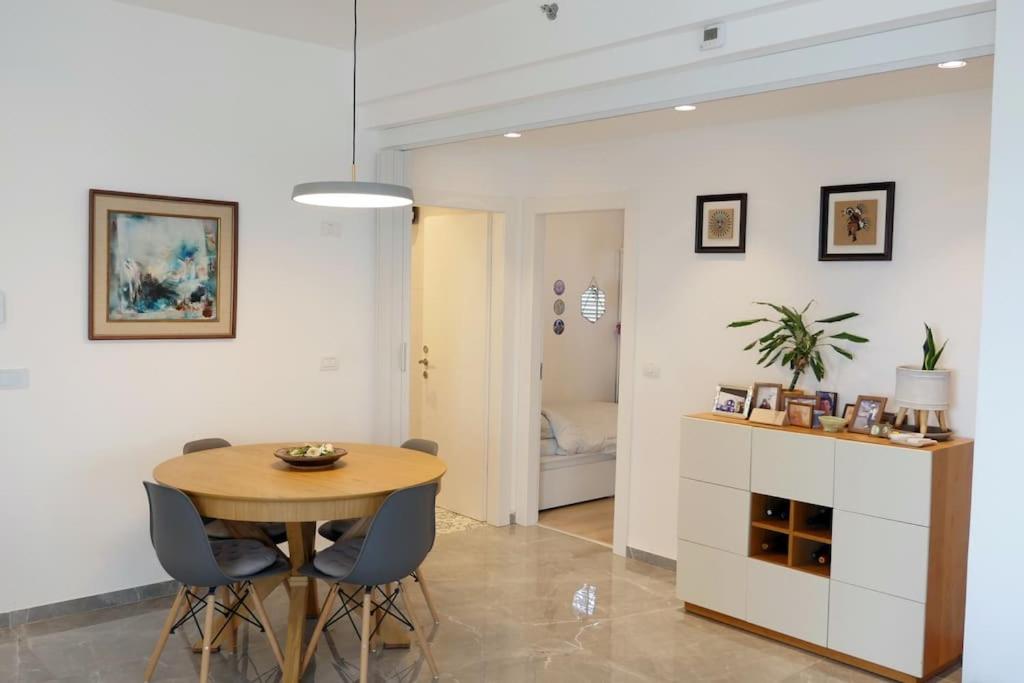 Beach front luxury apartment - managed building view 2