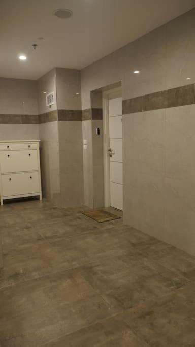 Beach front luxury apartment - managed building view 5
