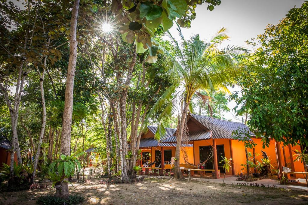 Lanta Pearl Beach Resort - Image 5