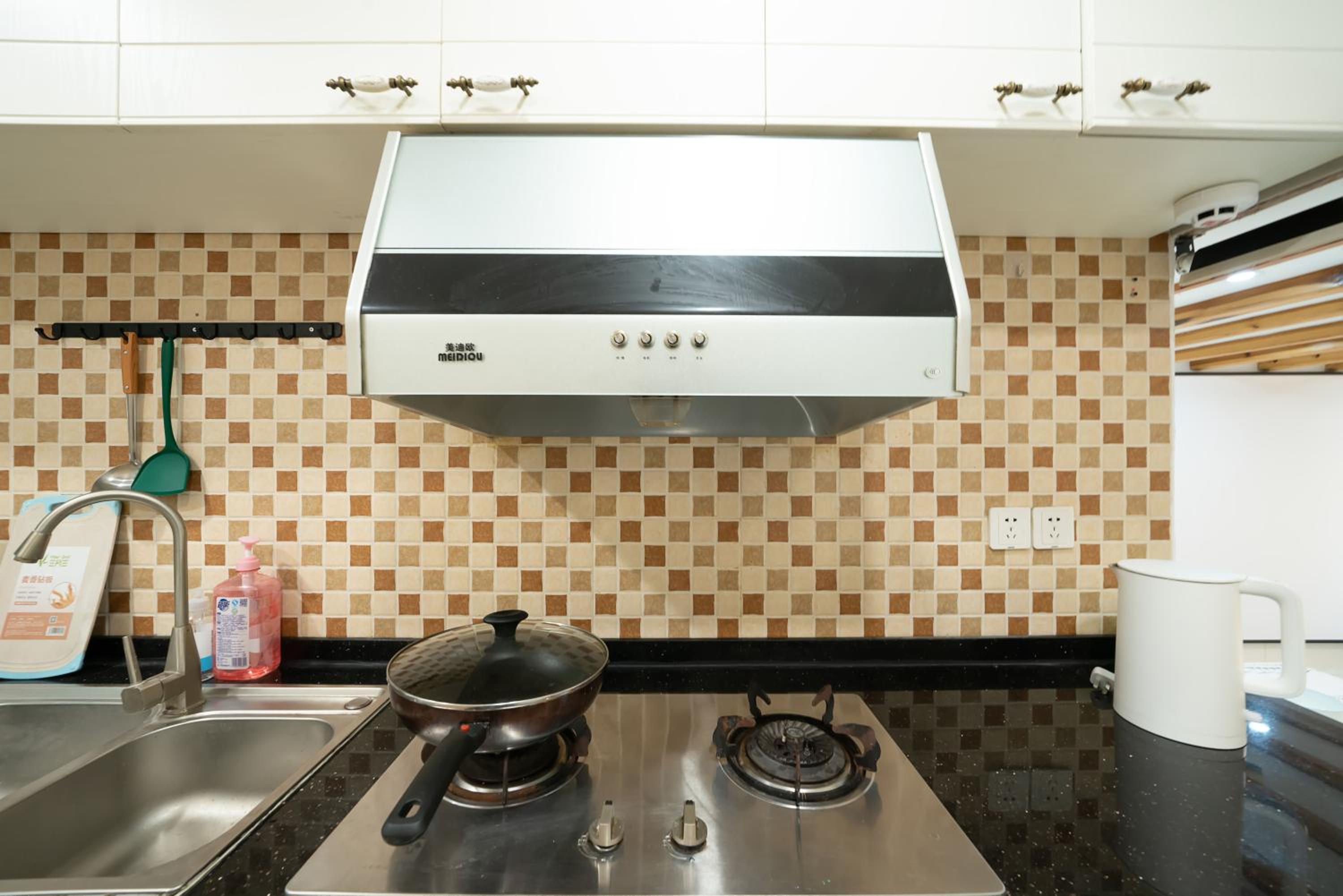 Shanghai Downtown Yi Du B&B - Near South Shaanxi Road Metro Station 600meters