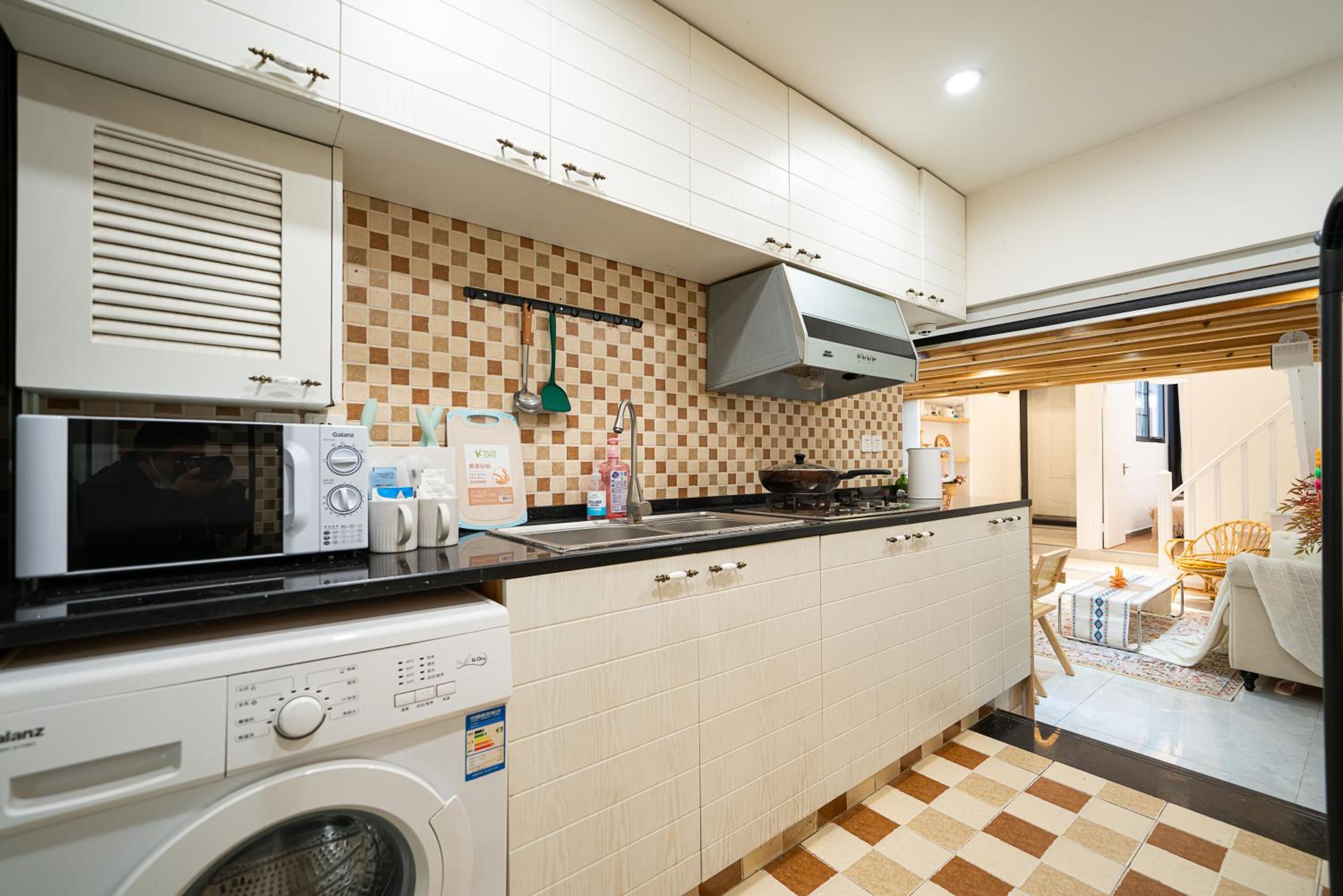 Shanghai Downtown Yi Du B&B - Near South Shaanxi Road Metro Station 600meters