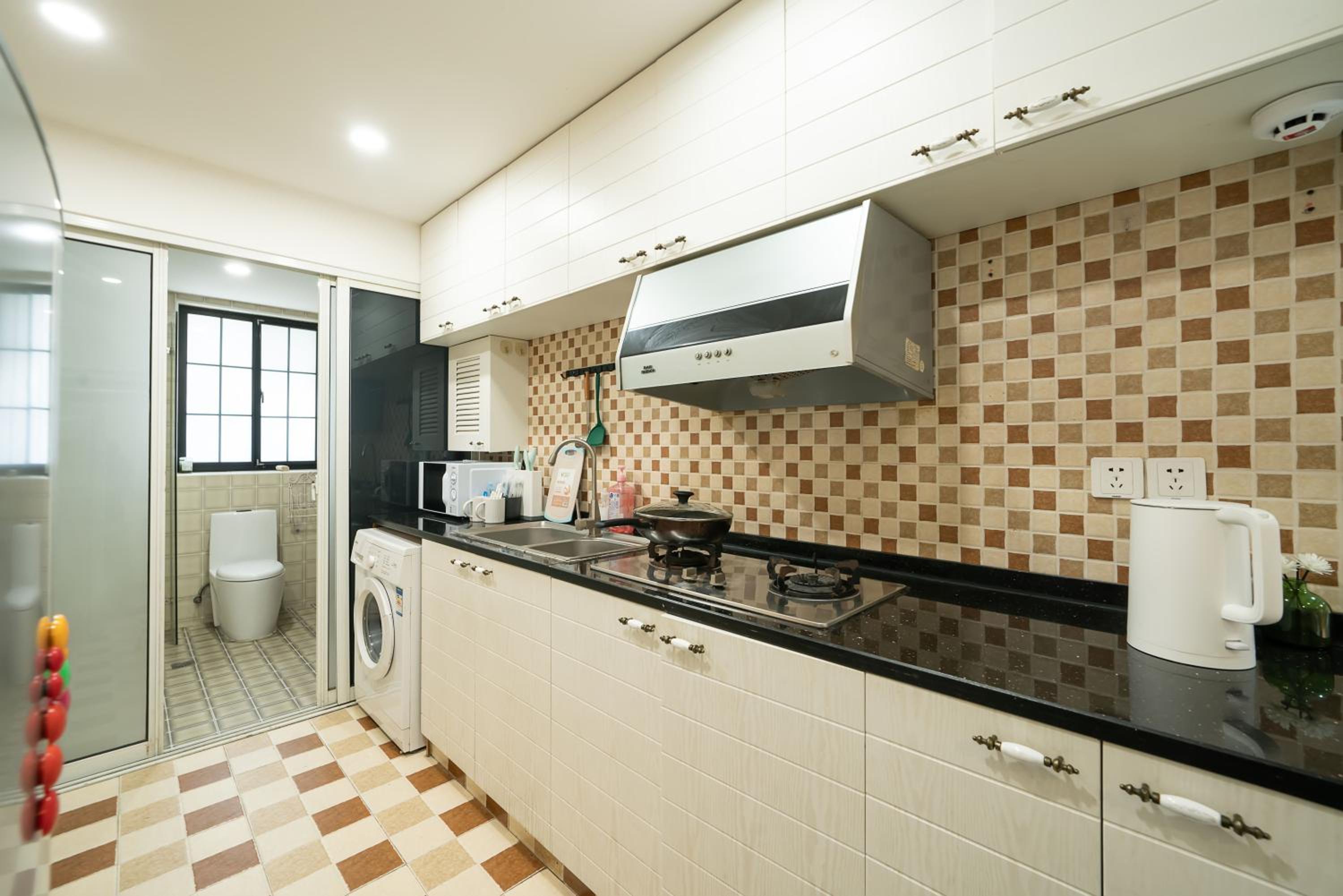 Shanghai Downtown Yi Du B&B - Near South Shaanxi Road Metro Station 600meters