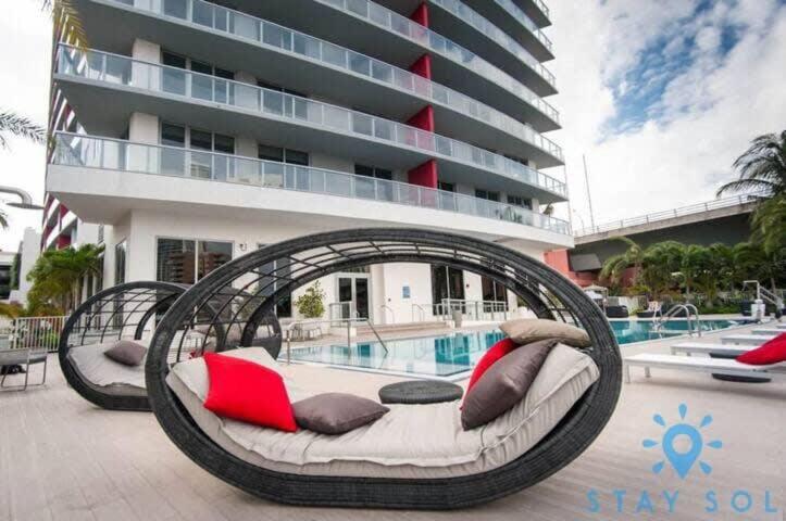 Spectacular View wBalcony Pool