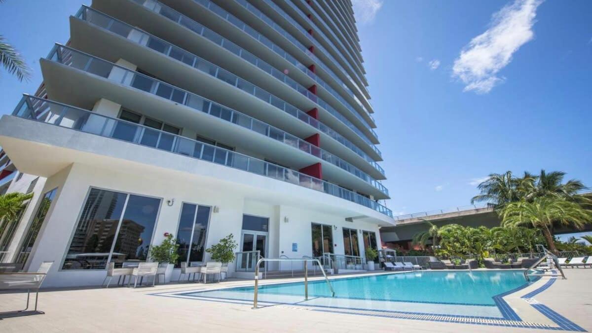 Spectacular View wBalcony Pool