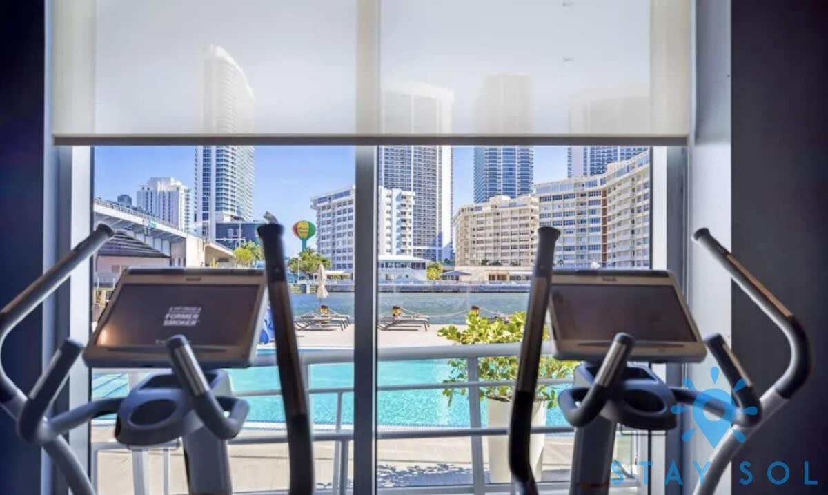 Spectacular View wBalcony Pool